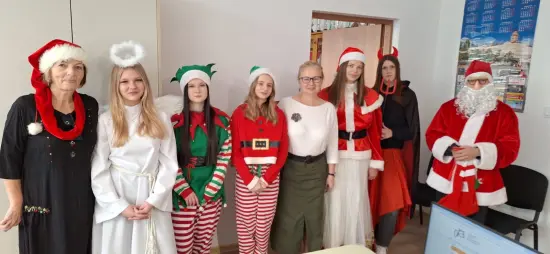 Dyrekcja ze świtą św. Mikołaja