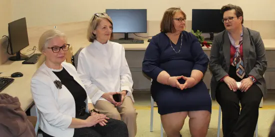 Dyrekcja naszej szkoły wraz z Dyrekcją ZST i Panią Minister